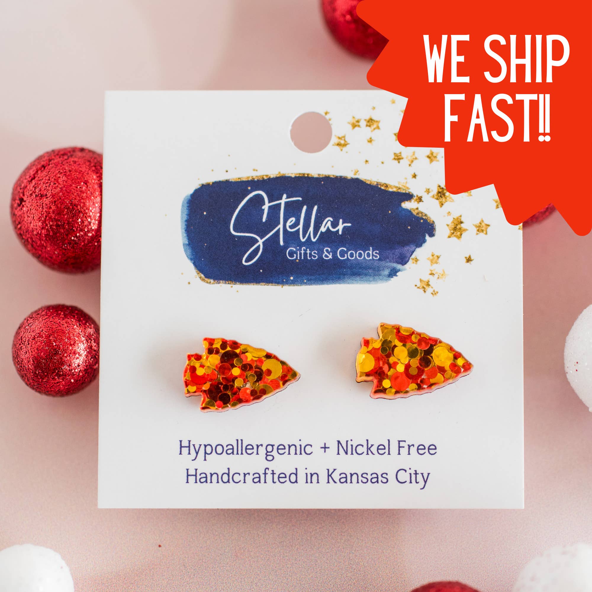 Stellar Gifts & Goods Wholesale - Vente Clous d'oreille - KC Football - Clous Arrowhead Confetti Rouge & Or Kansas