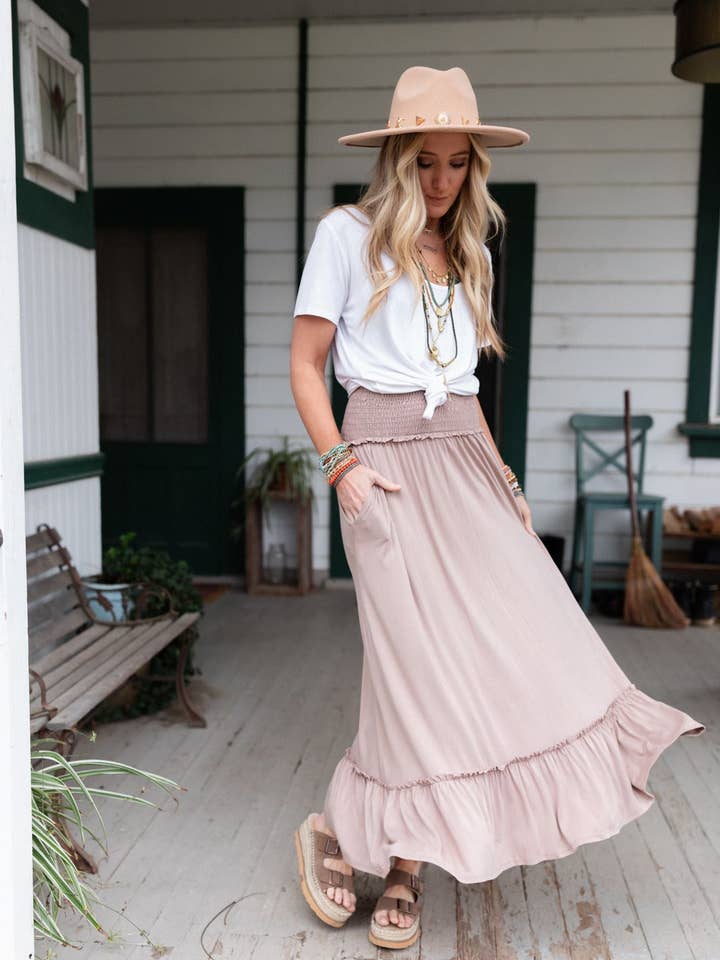 Jupe longue smockée Rustic Romance - Dark Mocha pour la vente par Three Bird Nest