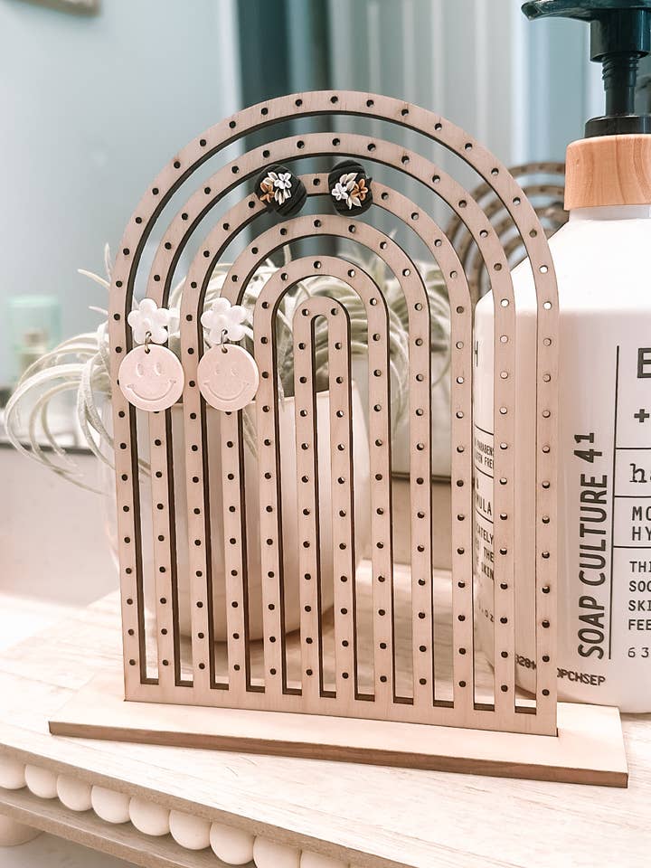 Suporte para Brincos e Jóias de Madeira com Arco-Íris por atacado de Samantha Design Co