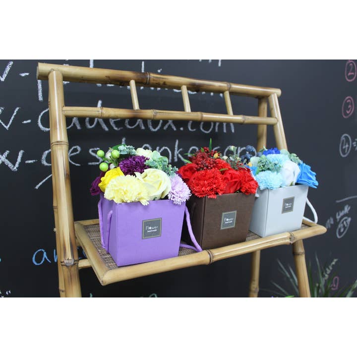 AW Artisan - Vente Pains de savon - Savon Bouquet Flowers - Roses bleues et oeillet2