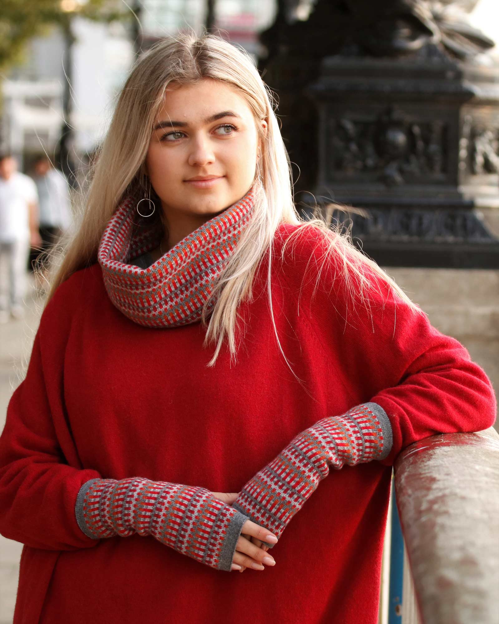 Cadenza Italy Ltd - Wholesale Scarf - Women's - Cashmere Blend Geo Snood7