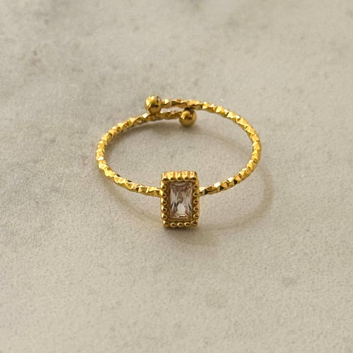 Cassette Barcelona - Wholesale Single stone/solitaire ring - Rectangular Form Minimal Ring w White Zirconia