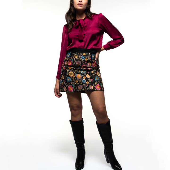 Minigonna in canapa ricamata a mano Eros per la vendita all'ingrosso da parte di Kurinji