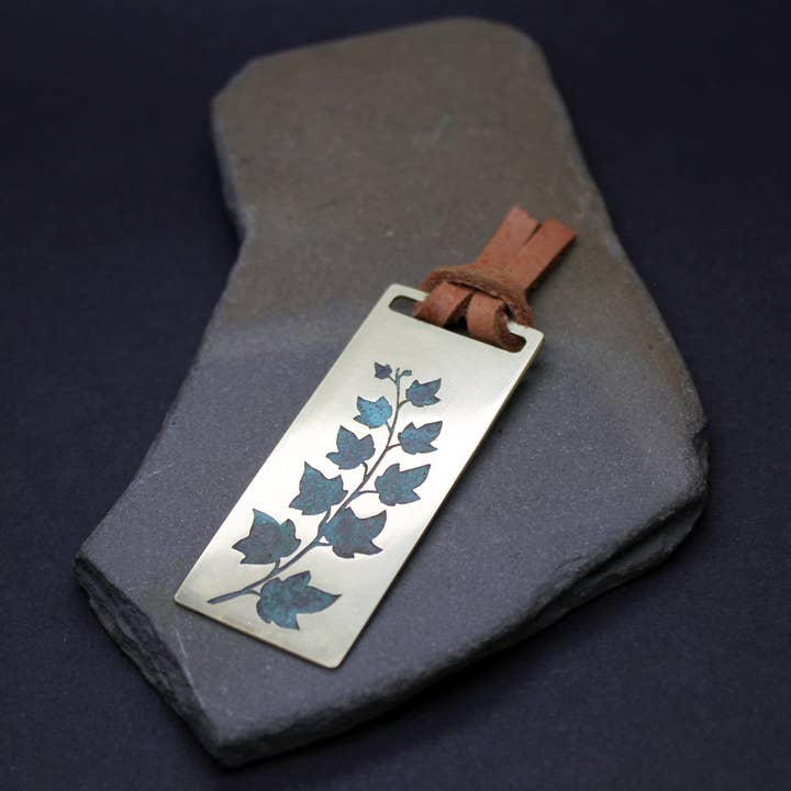 Plataica - Wholesale Bookmark - Brass bookmark with ivy engraving2