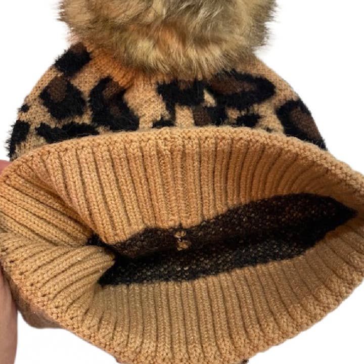 Embellish Your Life – Engroshandel Beanie - Dame – LV Up-Cyklet Brun Leopard Pom Strik Beanie2