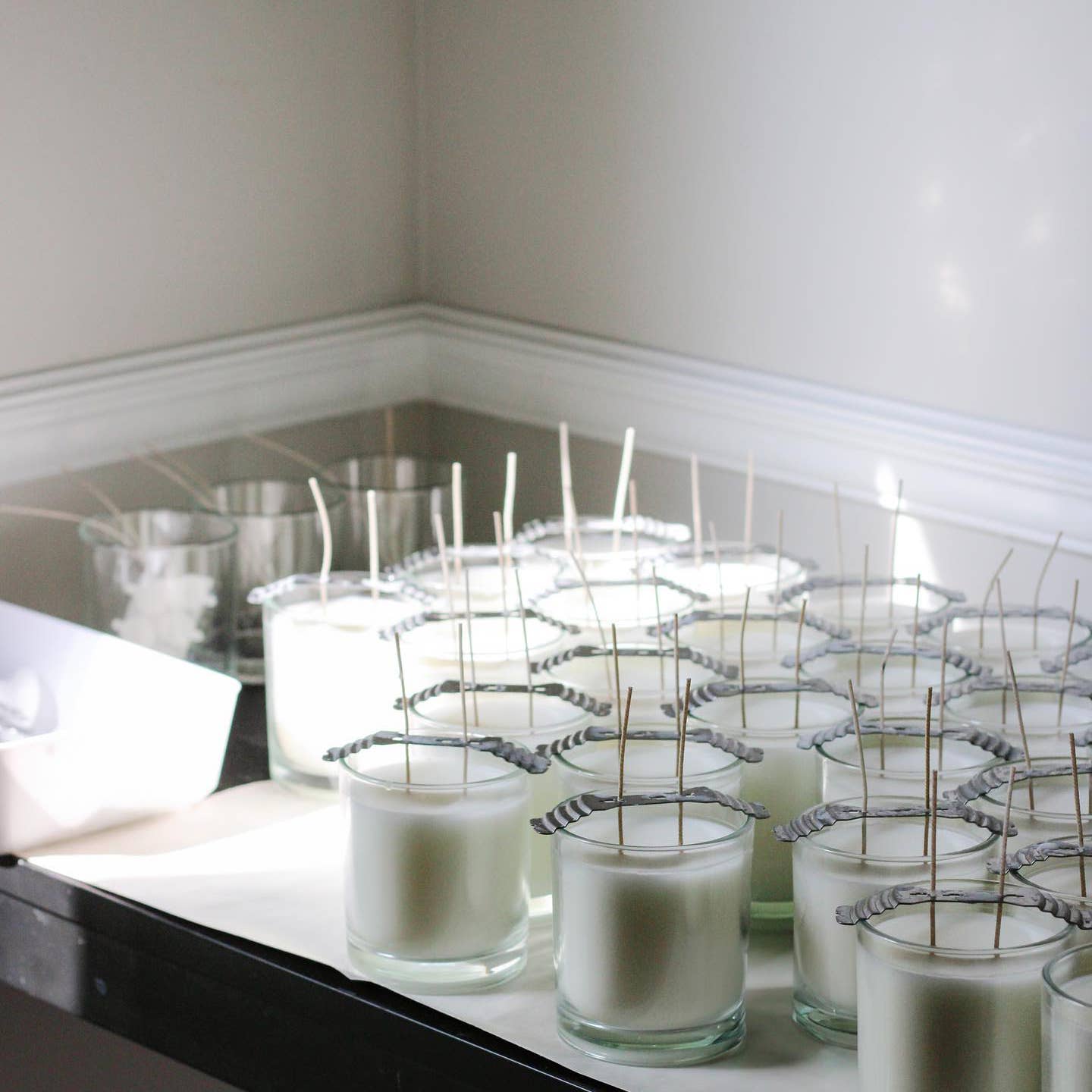 Well-Taylored Co. – Großhandel Kerze im Glas / gefüllte Kerze – Alte Kiefern-Kokos-Soja-Kerze1