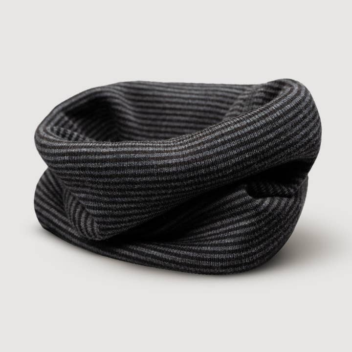 Wollen ribgebreide infinity sjaal - Stormstrepen voor wholesale door Finch & Fable
