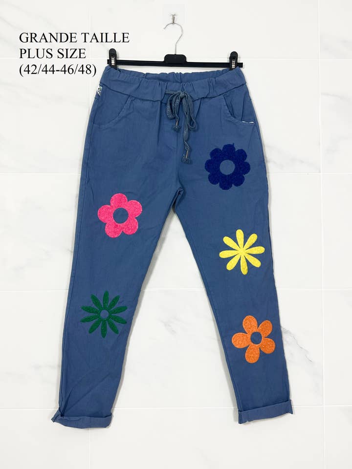 Große Größe 71B0P002 Flower Panta Jogg mit Blumenapplikation für den Großhandel von ZAFA PARIS