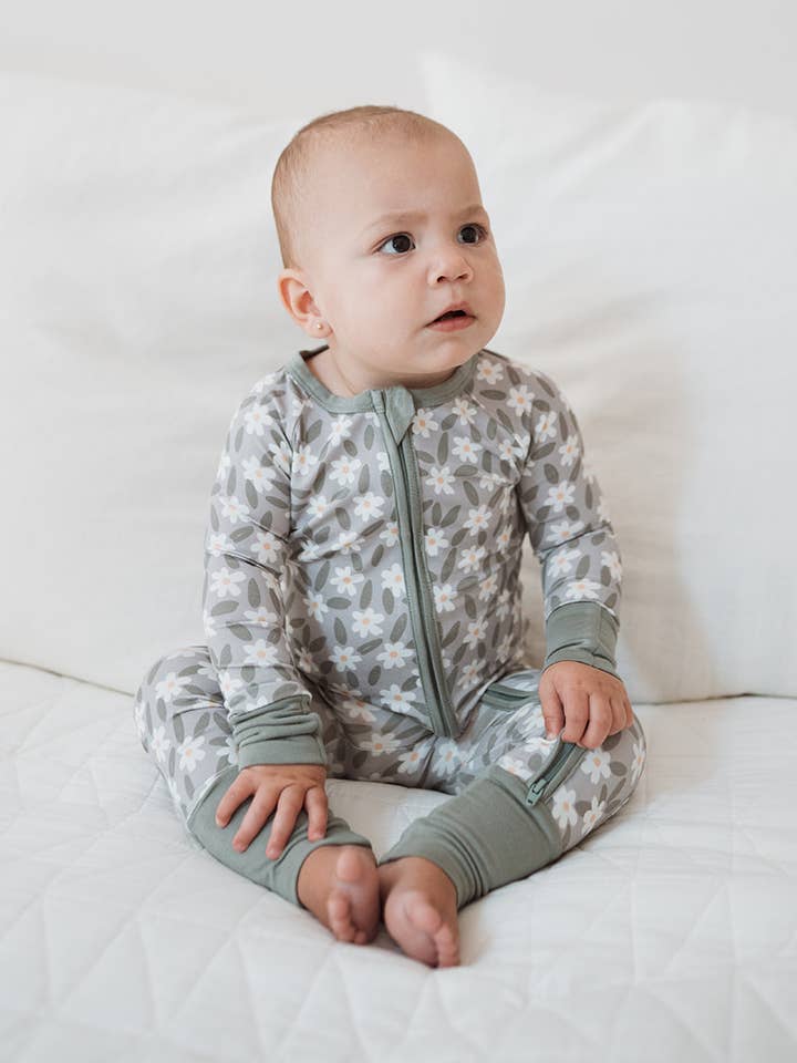 Sage Blossom Onesie Pyjamas for engroshandel hos Nash+Nova