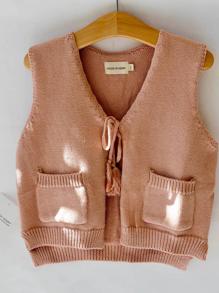 Gilet en tricot - Rose pour la vente par House of Henry