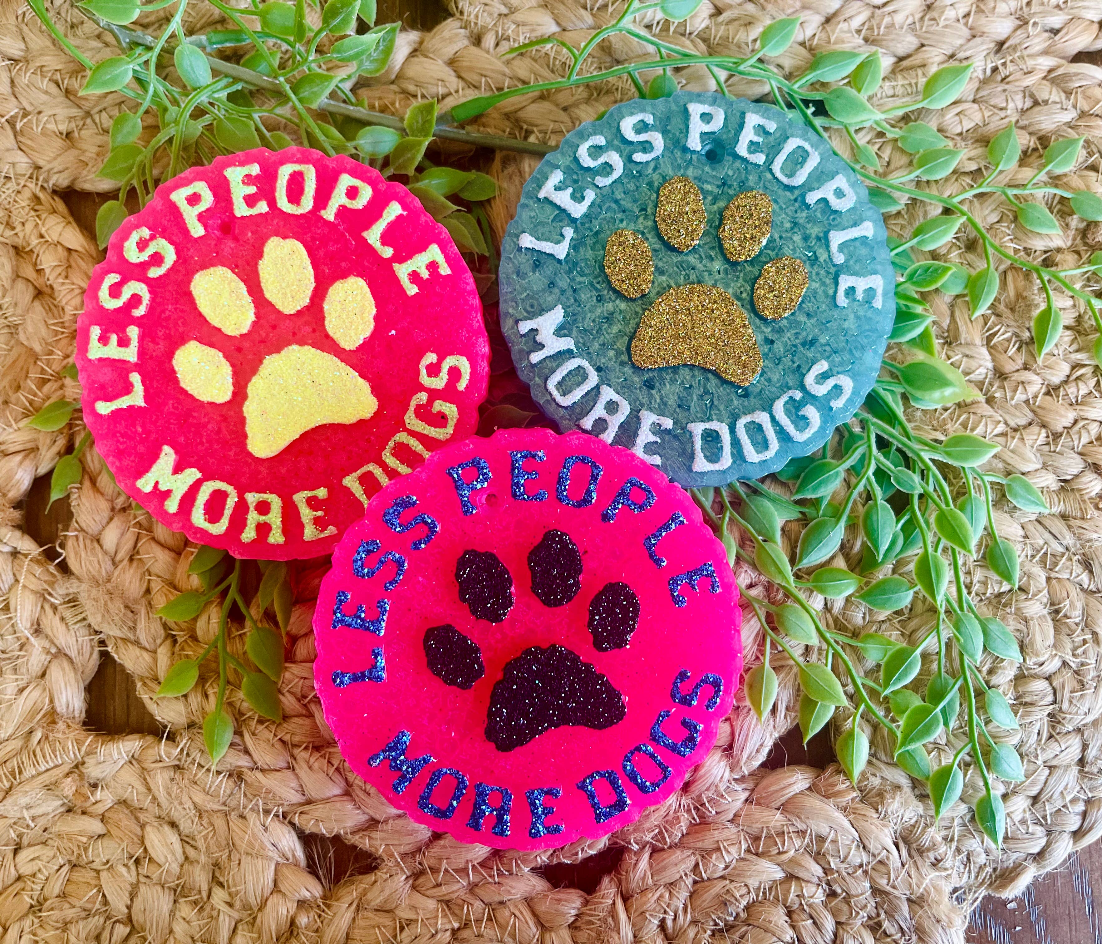 Stay Fresh’ies Air Fresheners – Engroshandel Luftfrisker til bilen – til kvinder – Færre mennesker Flere hunde Bil Freshie 2