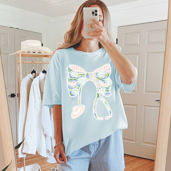 Stéthoscope à nœud floral Transfert thermique DTF pour la vente par Trendy Transfers