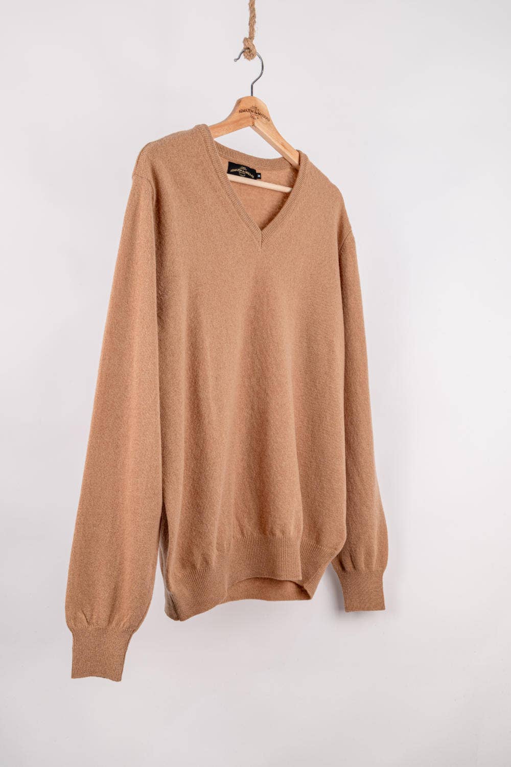 ARMAZÉM DAS MALHAS - Vente Pull en maille – femme - Pull classique à col en V en laine d'agneau - Beije1