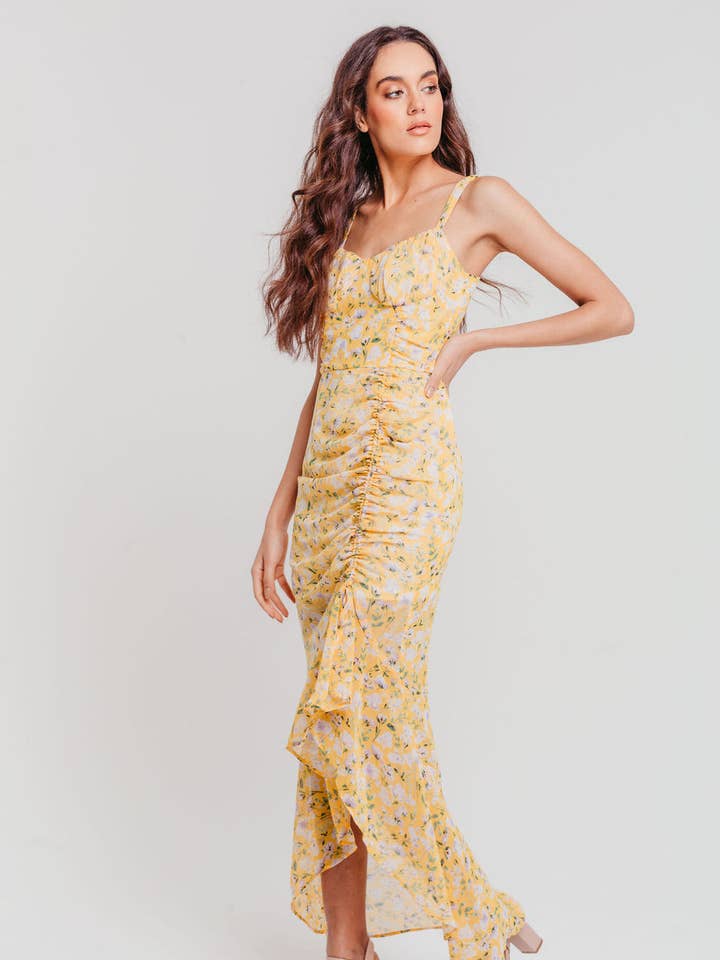 Abito Max aderente con spalline in chiffon floreale giallo per la vendita all'ingrosso da parte di Pretty Darling