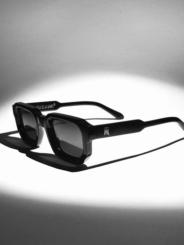 The Classic Black for wholesale by Feux De La Rampe