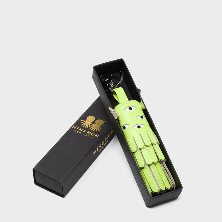 Min & Mon - Wholesale Keychain - Unisex - Oliver The Ox Charm - Sharp Green Leather Keychain2