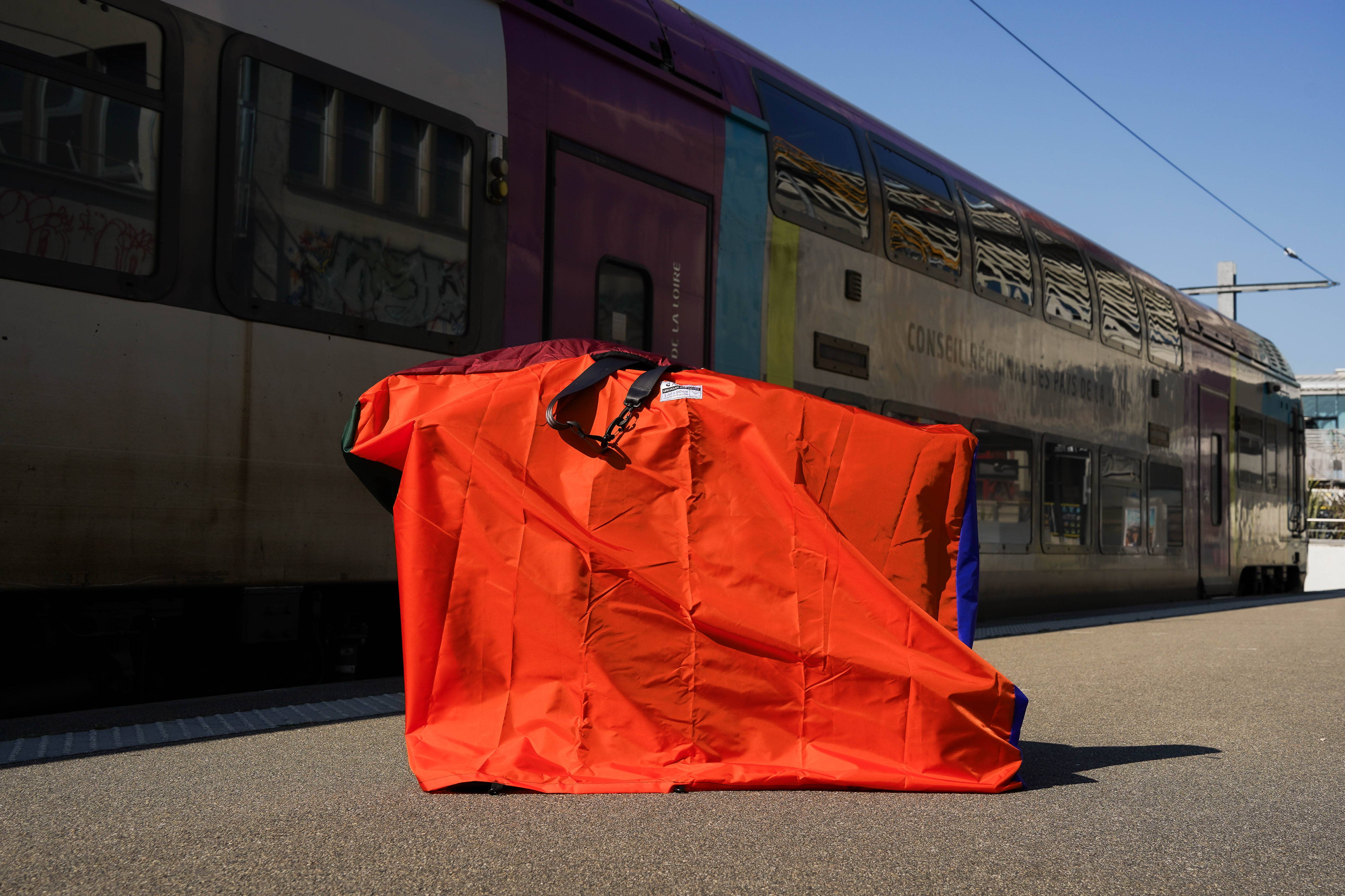 Artefact - Wholesale Biking Accessories - Ultra-light bike transport case1