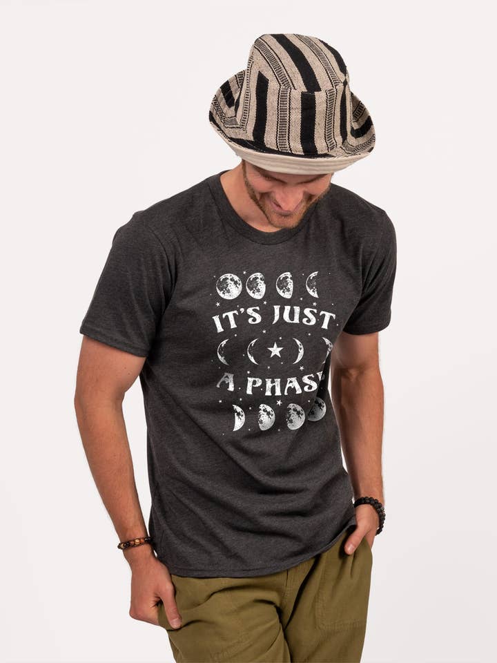 T-shirt recyclé "It's Just A Phase Moon" - Unisexe - T-shirts Lune pour la vente par Soul Flower