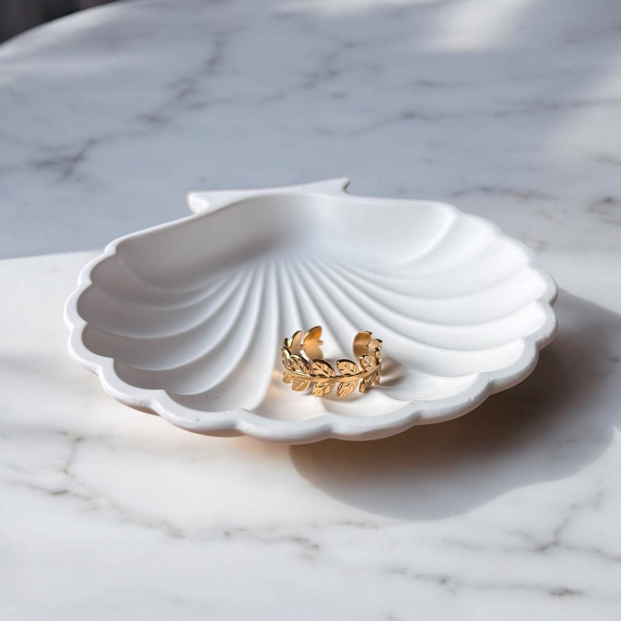 DUESTELLE ITALIA - Wholesale Band/Stacked Ring - Leaf Whisper - Gold Leaf Ring in Waterproof Steel1