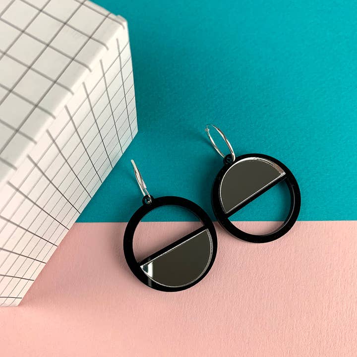 SMILE acryl oorringen voor wholesale door DOODLE MOO LTD