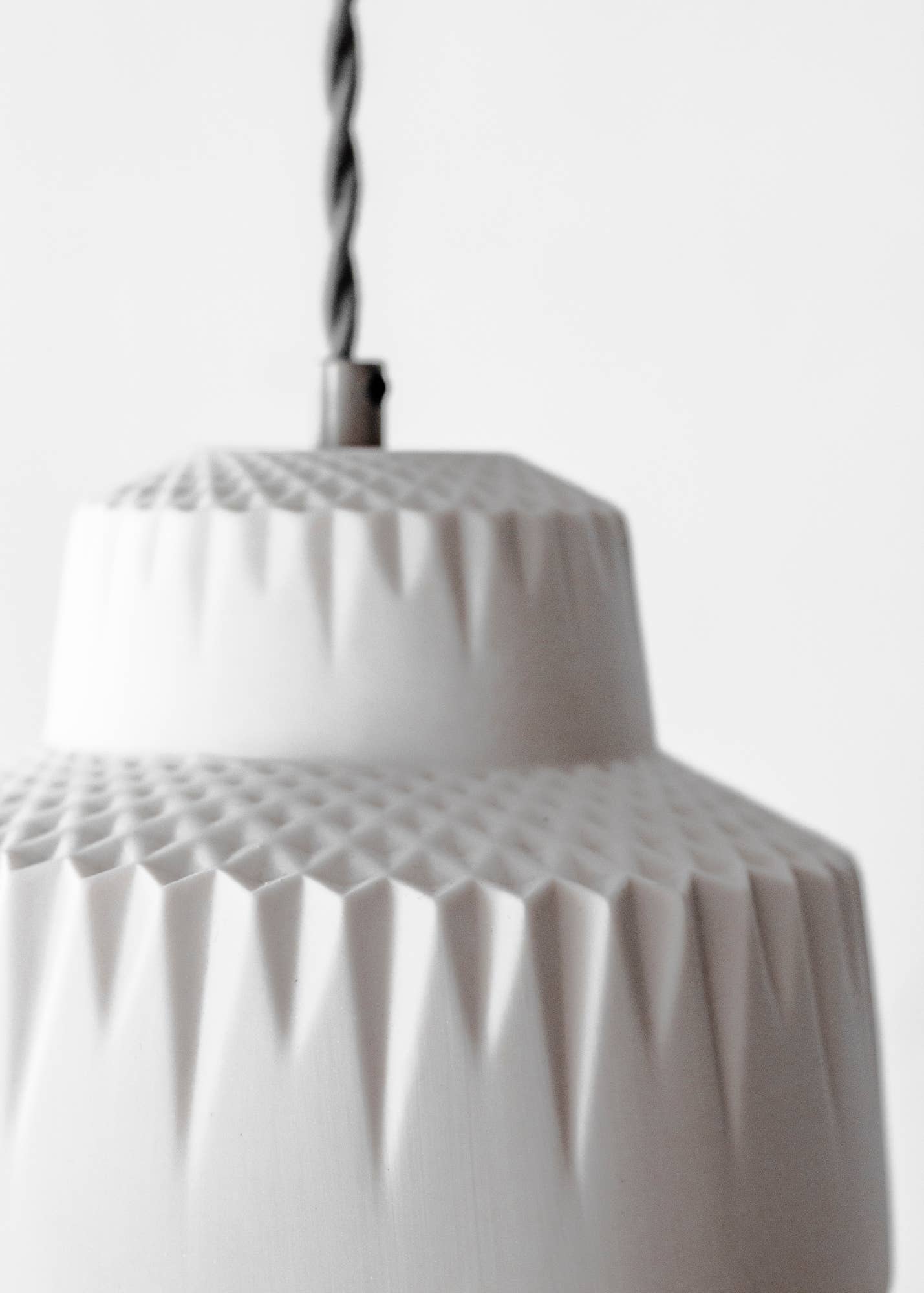 Niik Creative Co. - Vente Lustre/Suspension - Suspension Evelyn en porcelaine céramique faite main4
