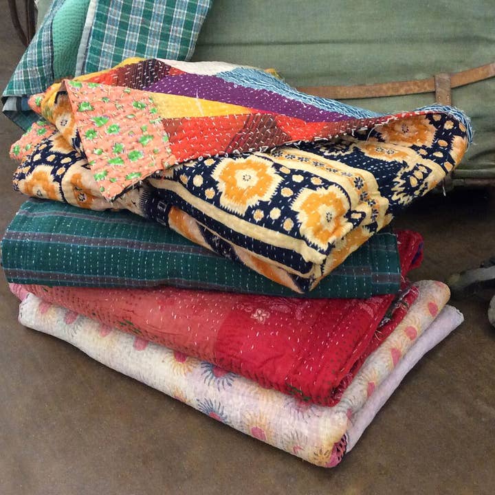 Vintage Addiction - Wholesale Throw blanket - Surprise Pick - Vintage Kantha Blanket2