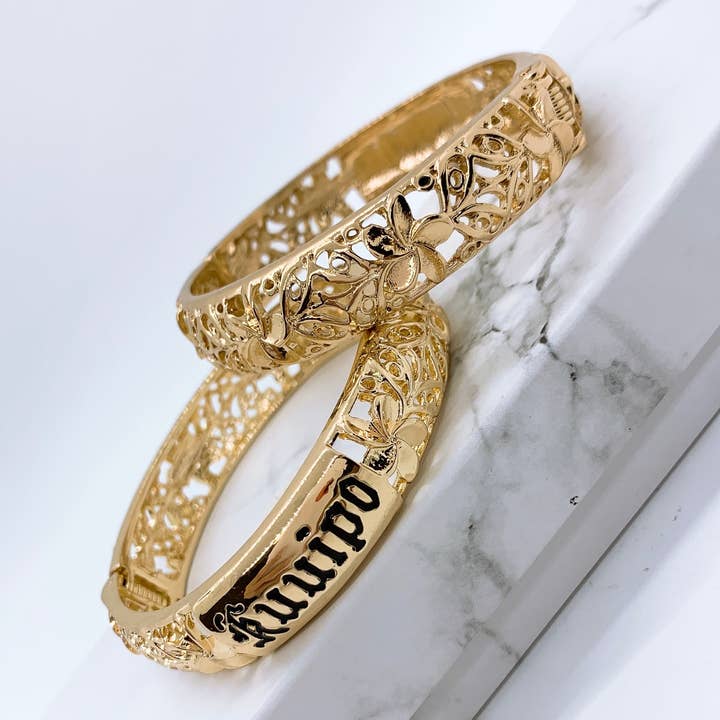 Anela's Jewelry – wholesale Manschettarmband – Kuuipo med Plumeria blomma 12MM Hawaiian Hamilton guldarmband2