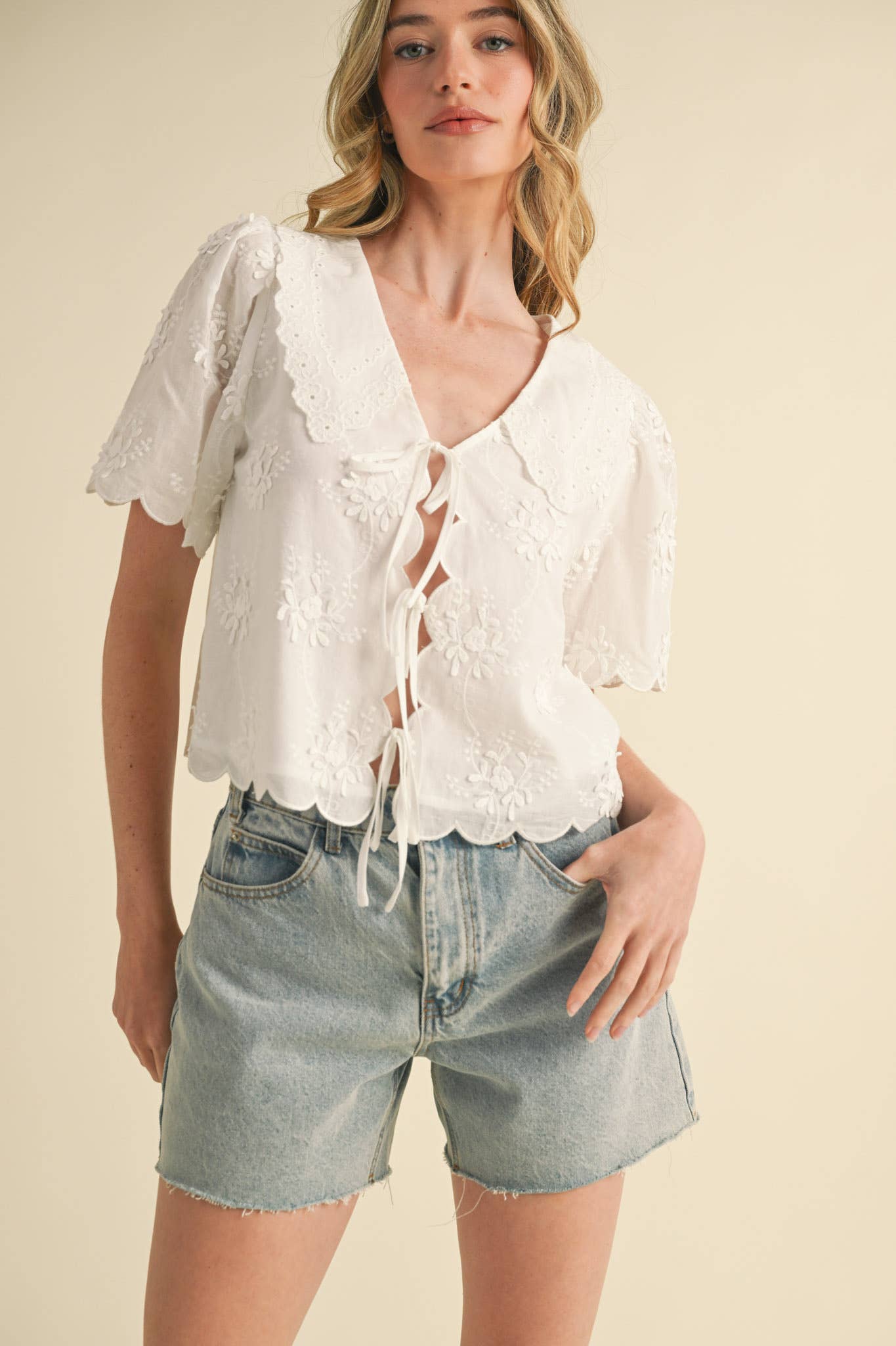 &MERCI - Wholesale Blouse - Women's - TIE FRONT COLLARED LACE TOP MTP37090