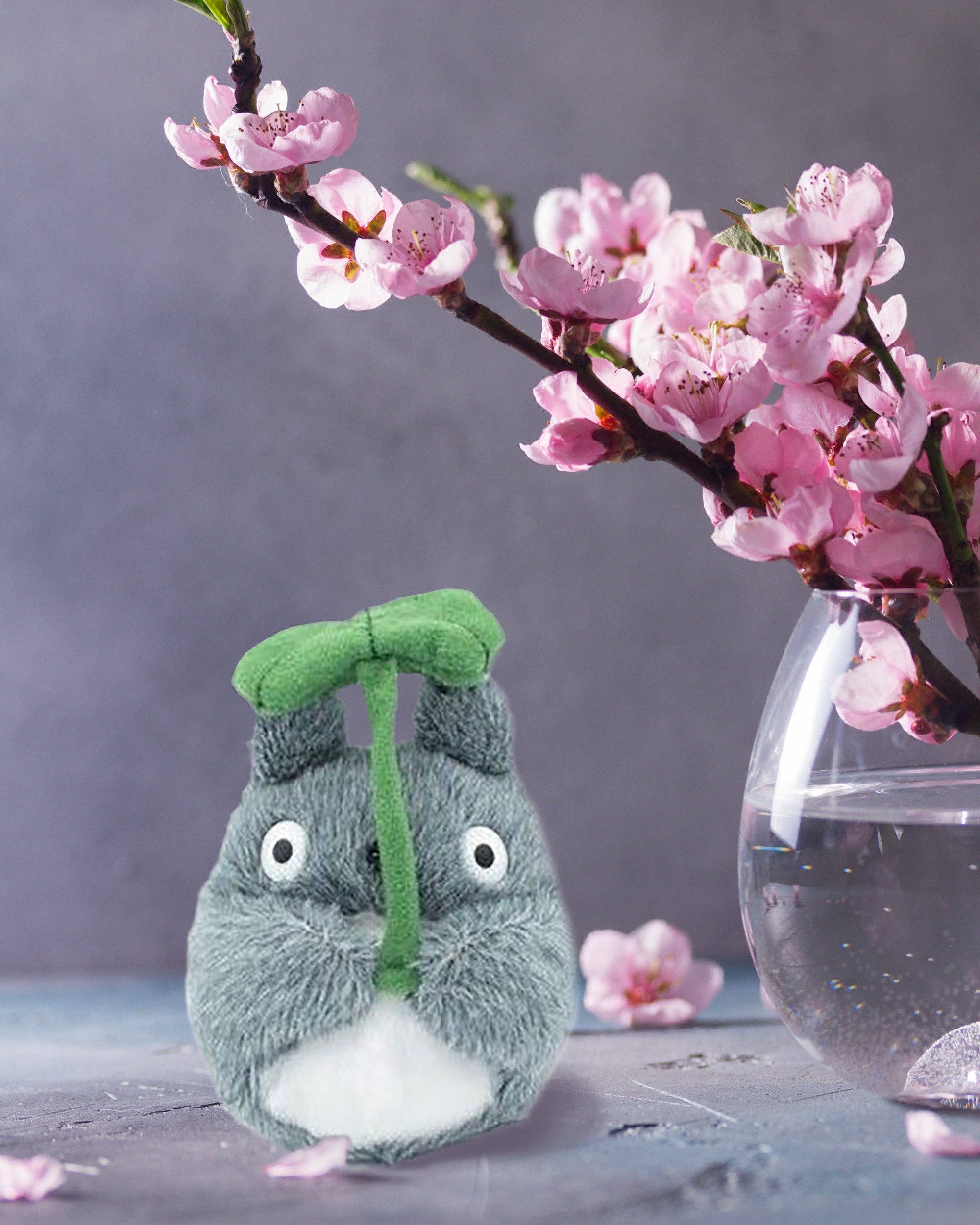 Close Up GmbH - Wholesale Stuffed/Plush Toy - Kids & Baby - My Neighbor Totoro plush figure Totoro with leaf2