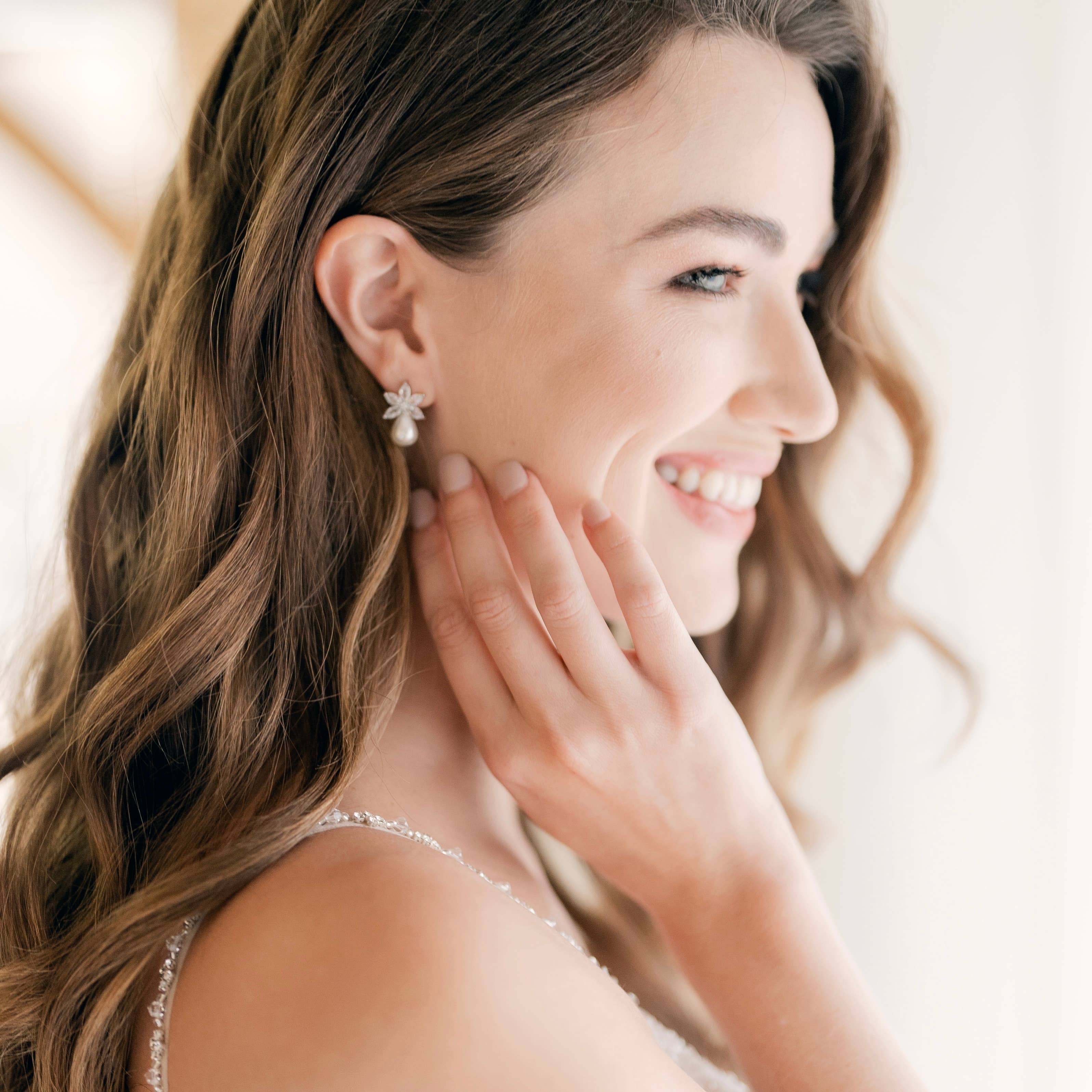 Nicholls Jewellery – wholesale Dangle earrings – Bella Flower and Pearl Earrings2