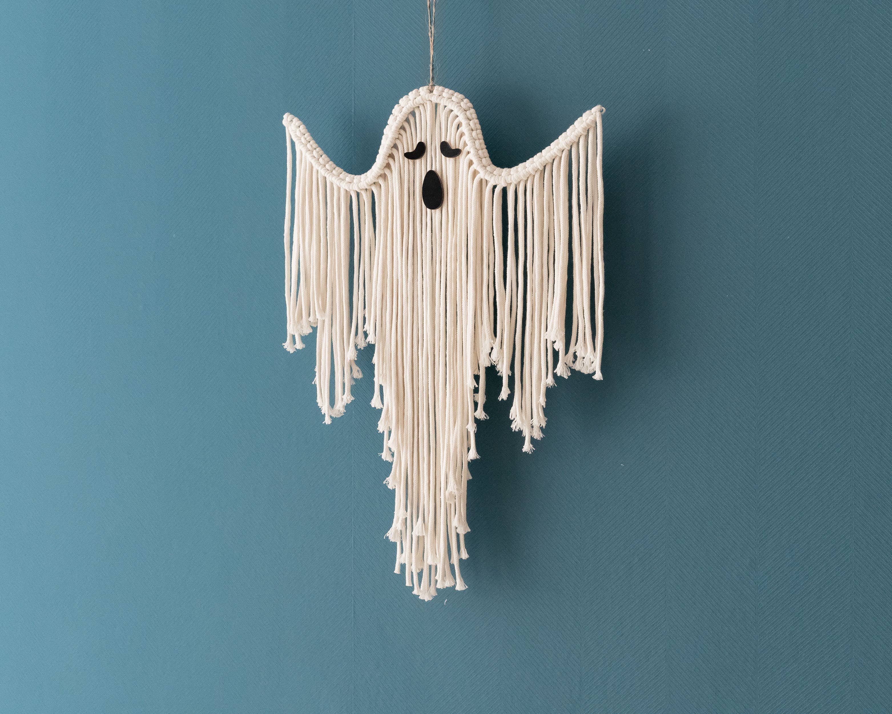 BeanDaikon - Vente Décalcomanie – décorations de fête - Fantôme d'Halloween en macramé V737