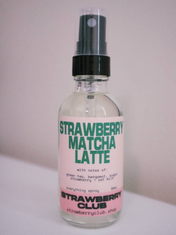 Spray Tout Fraise Matcha Latte pour la vente par Strawberry Club