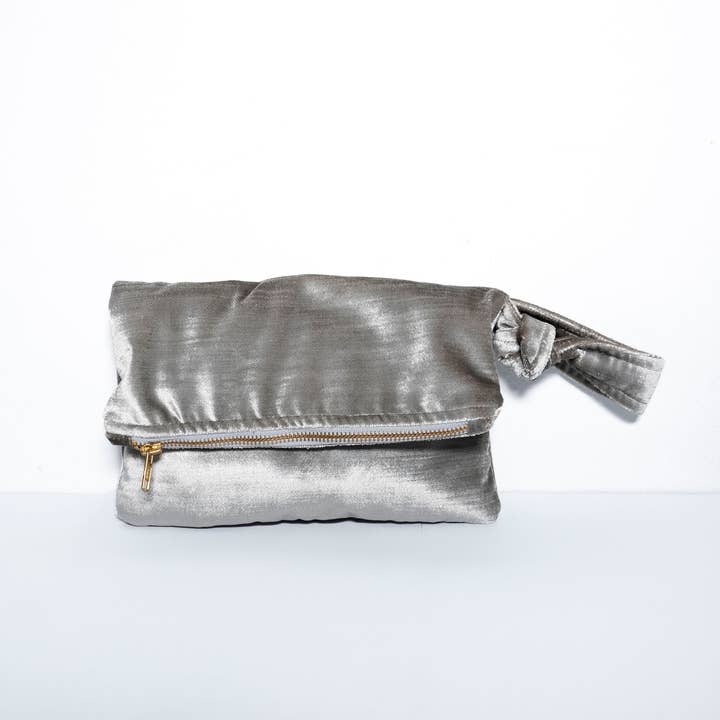Silberne Lux-Clutch für den Großhandel von New Hope Girls