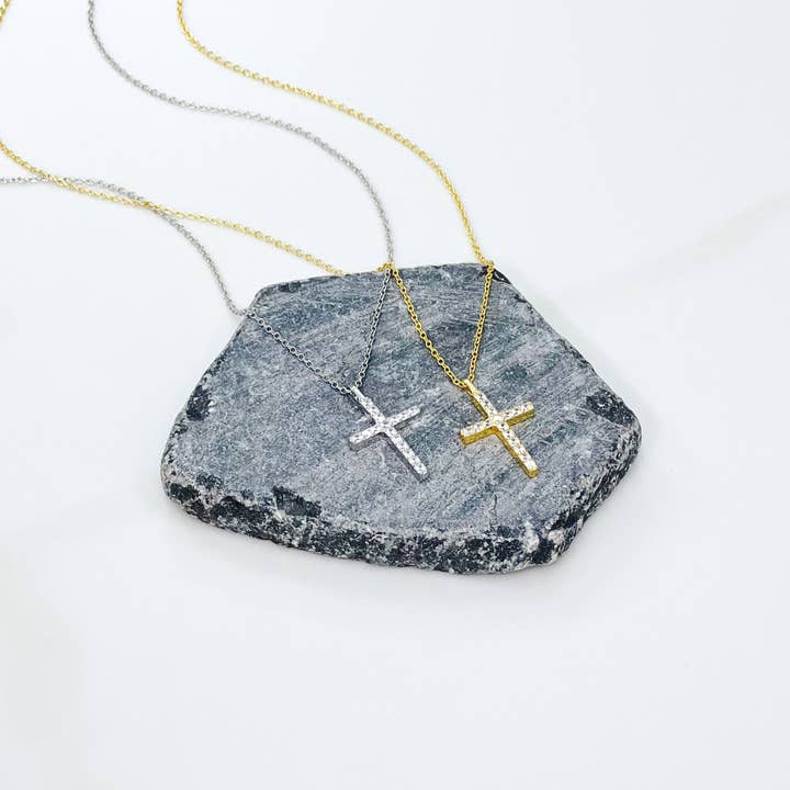 Collier Croix Cubique pour la vente par iiShii designs