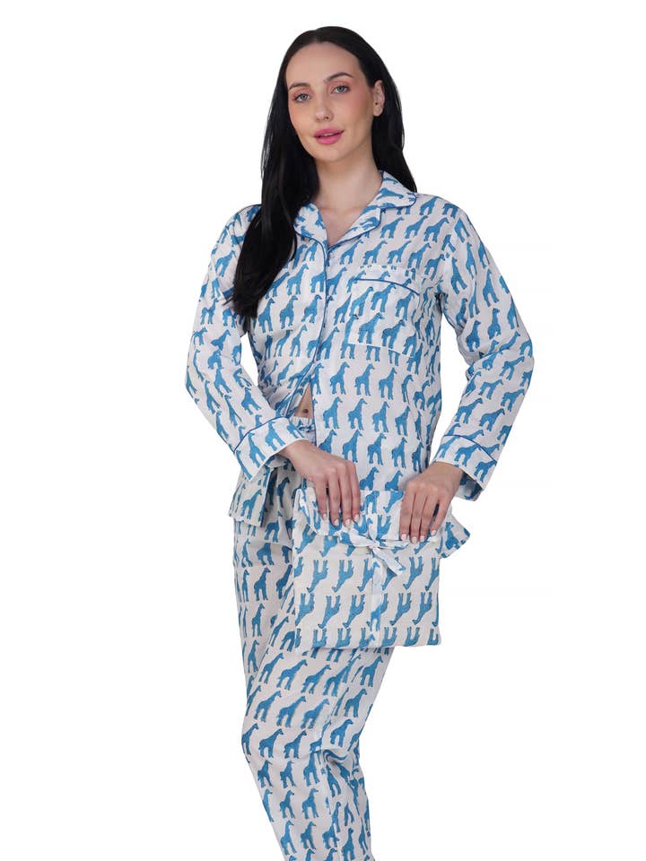 Desert Sky: 3-delige pyjamaset met blauwe kamelenprint voor wholesale door Purple Mohar