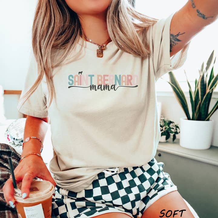 Chemise Dog Mom Shirt Dog Mama Shirt DogMom Gift DogMom pour la vente par Roll.Flow.Infinite.