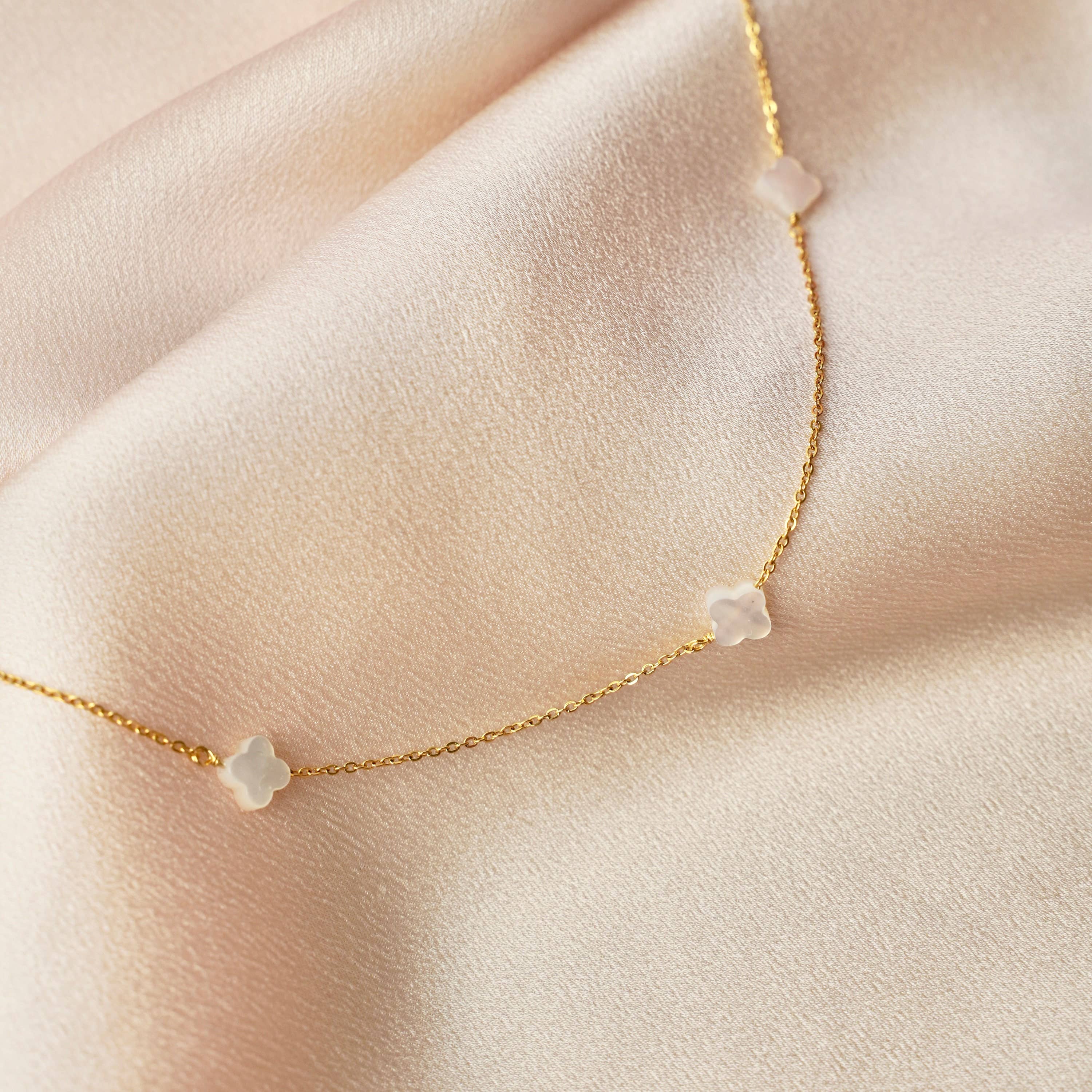 Victoire Collection - Wholesale Pendant/Charm Necklace - Steel necklace with white clover pendant1