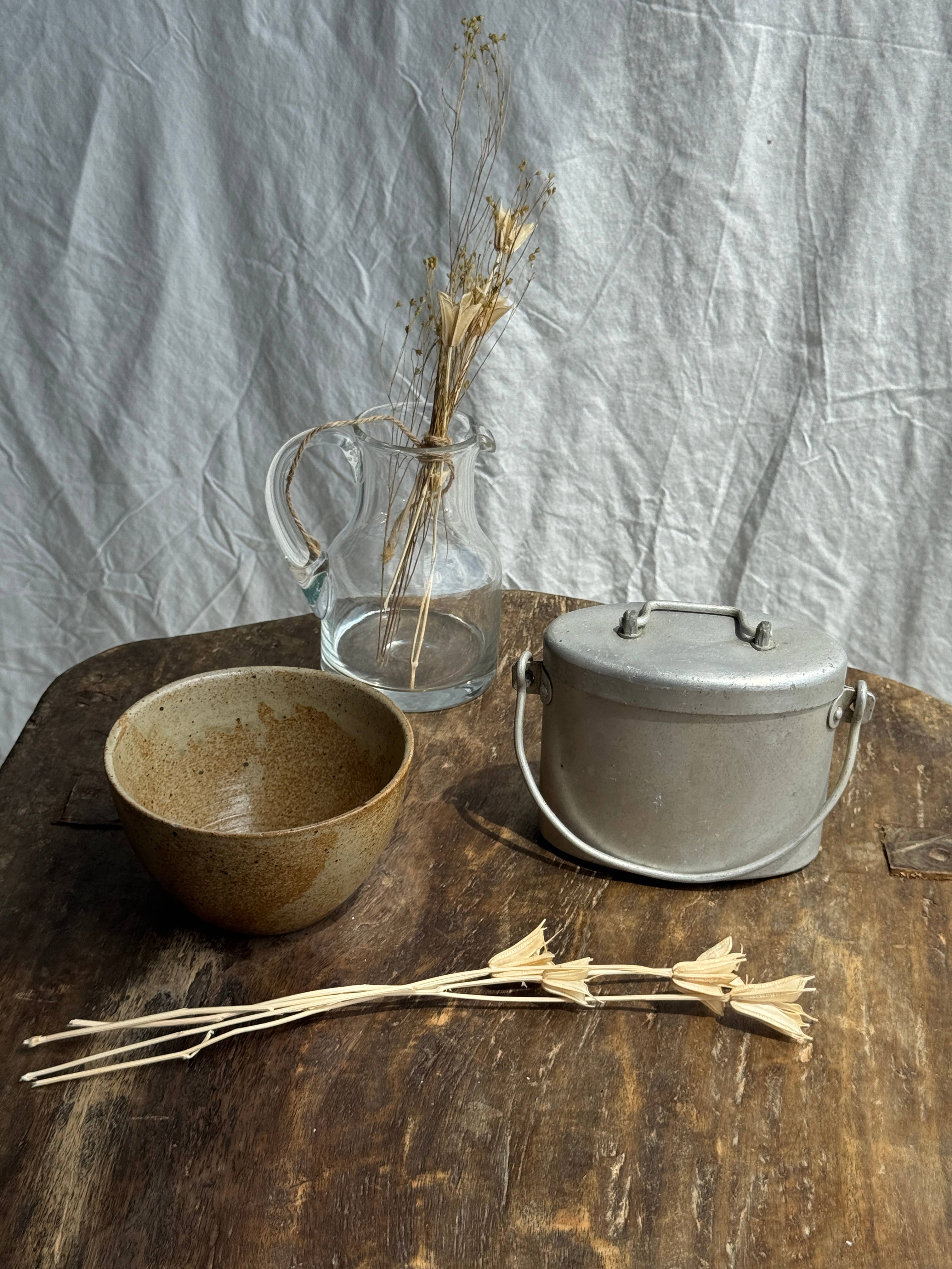 Office Objets – wholesale Prydnadslåda – Liten vintage oval matlåda med handtag och fack1