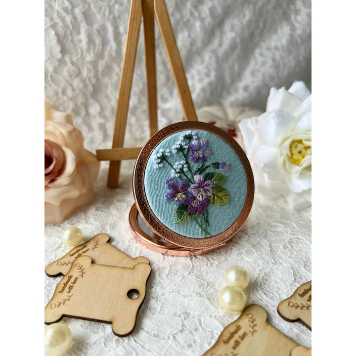 Maple Dream Store – Engroshandel Kompaktspejl – Lomme-spejl med vintage blomstermotiv, håndbroderet13
