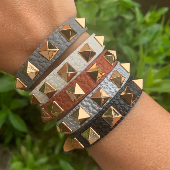 Bracelet Pyramides en cuir pour la vente par E ACCESORIES JEWERLY