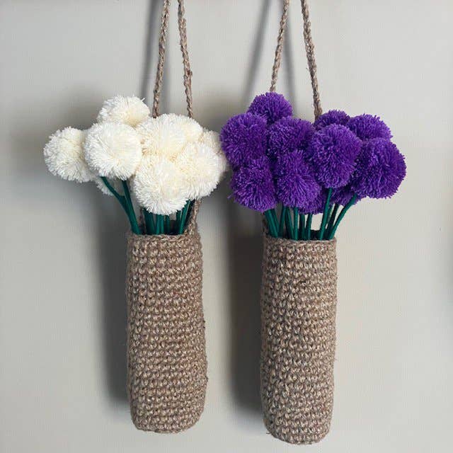 Luna-Leena  - handmade in Nepal - Vente Fleurs artificielles - Fleur pompon 'Lisa' blanc cassé - 1 fleur - laine douce fait main2