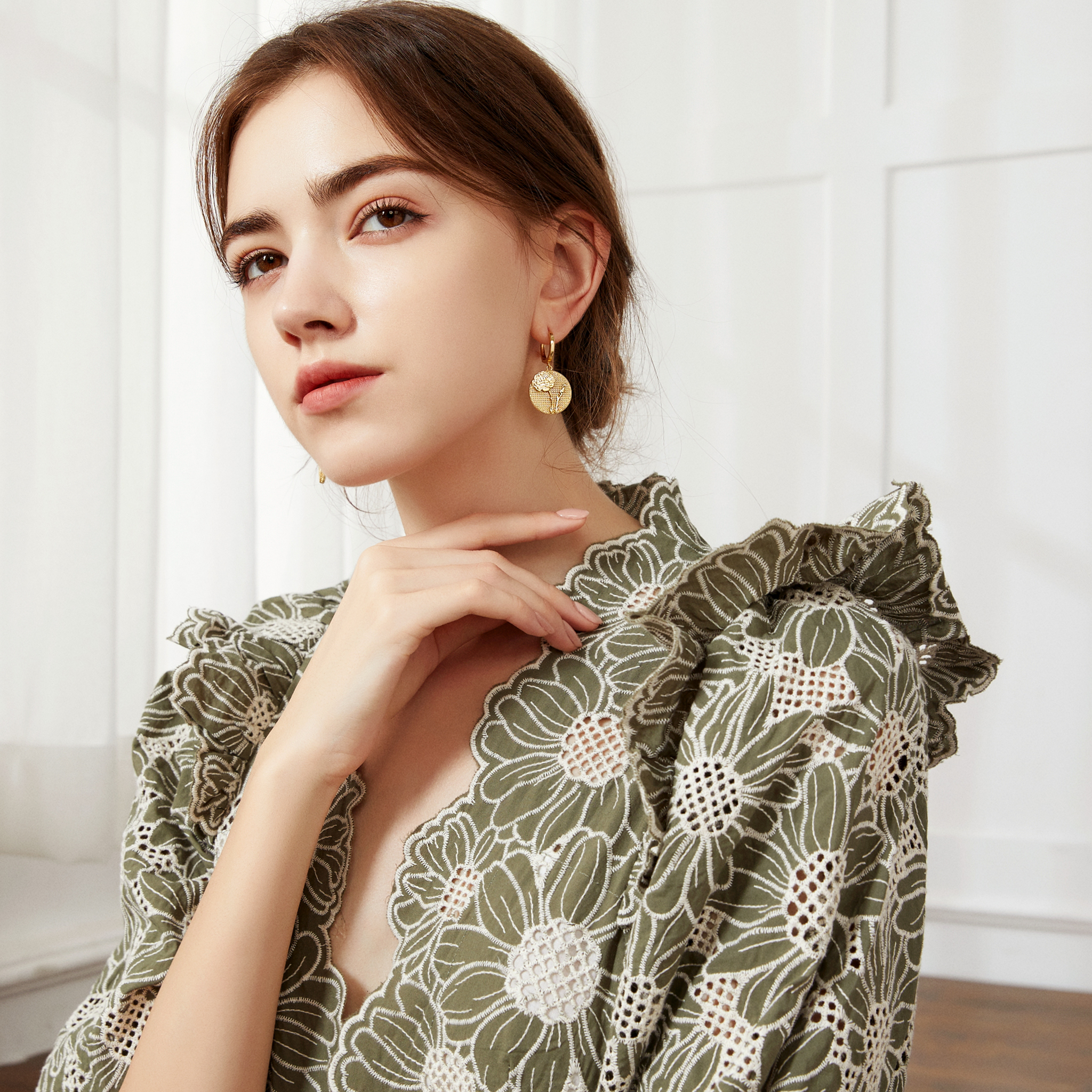 Glacier Mist - Wholesale Hangende/ronde oorbellen - Juli Birthflower Oorbellen - Lily Lotus6