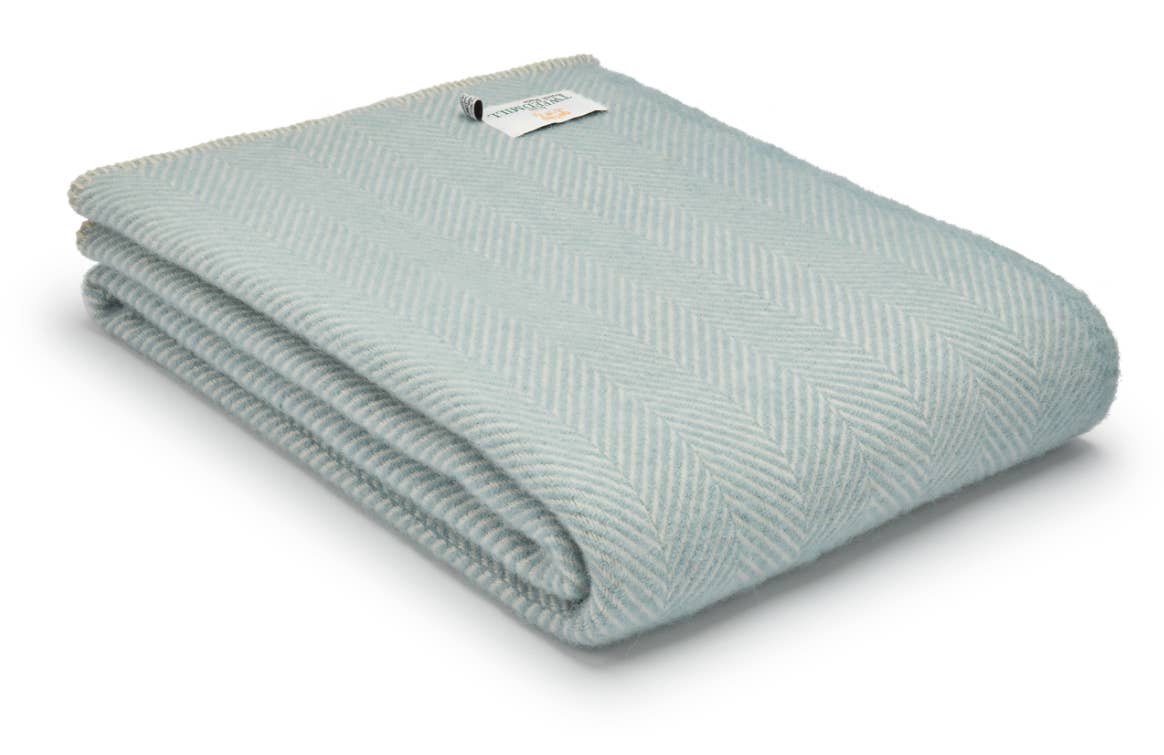 Tweedmill Textiles - Wholesale Throw Blanket - Fishbone Blanket Stitch Throw