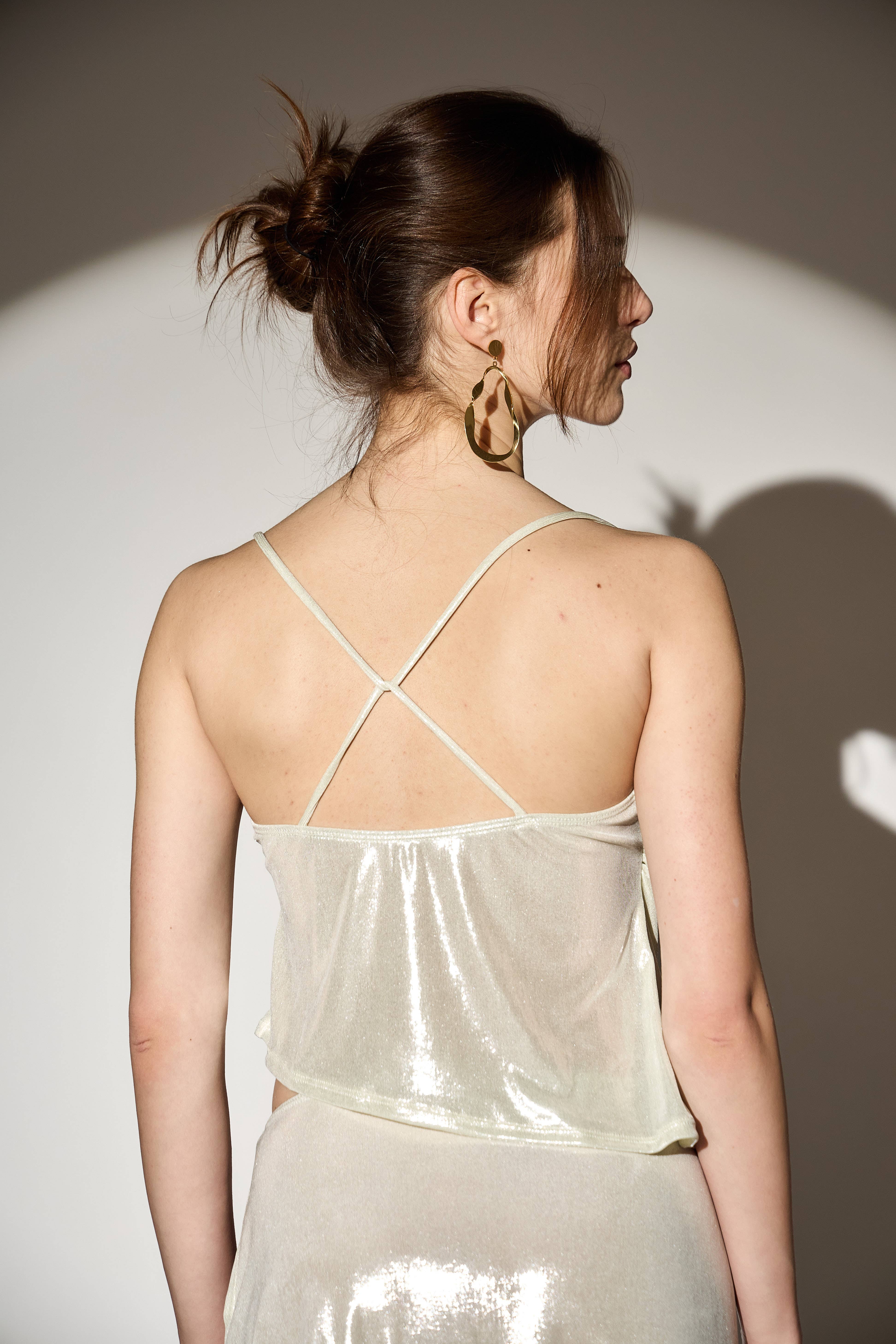 Bianco Top con scollo a drappeggio e effetto scintillante - The Moonwake in vendita all'ingrosso su Faire6