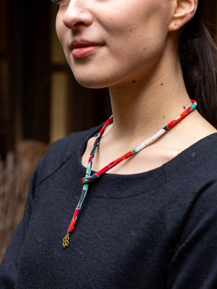 Kimono Stoff SACHI Halskette & Armband -TUBAKI Schwarz × Rot für den Großhandel von KOTO