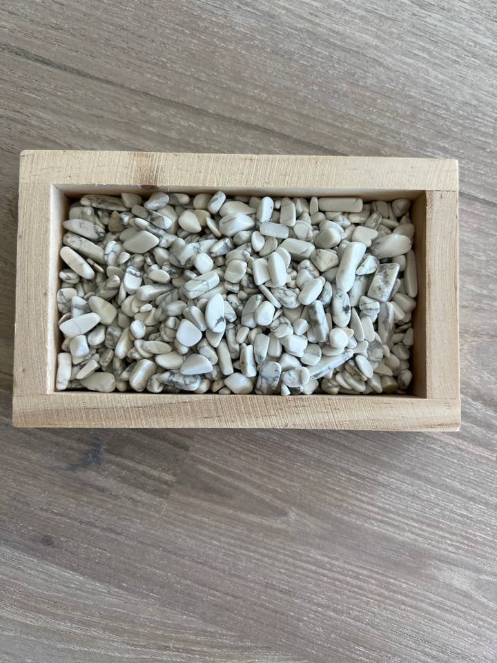 Chips Howlite 5-7 mm per la vendita all'ingrosso da parte di Luna Rae