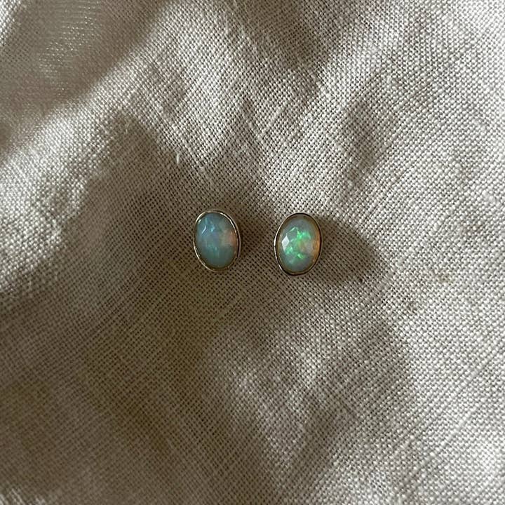 Thea Studs | Opala e Prata por atacado de Naked Sage