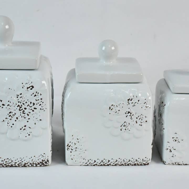 Drew Derose Design - Wholesale Bussenset - Witte Rustieke Bloemige Keramische Kanisterset – Boerderijkeuken2