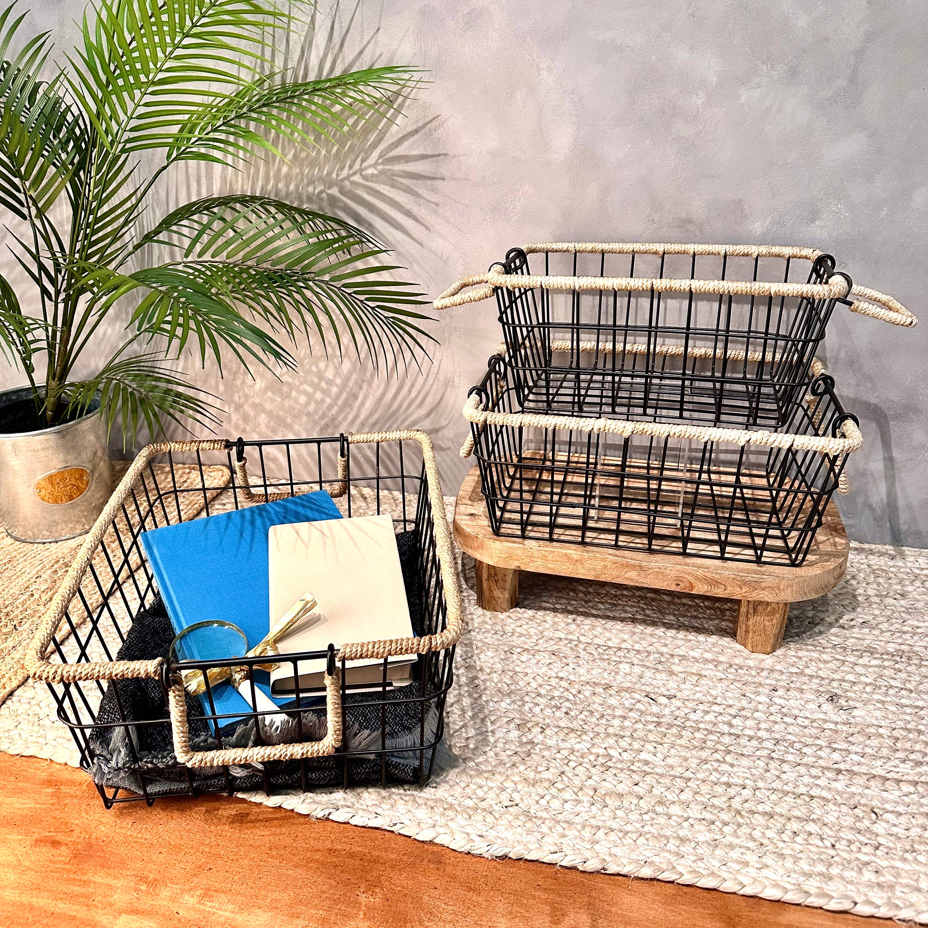 India Handicrafts Inc - Wholesale Mand - Zwarte ijzeren manden met jute handgrepen, set van 32