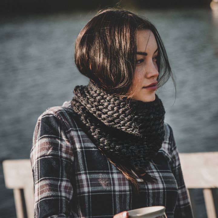 Gibou – wholesale Mössa - Dam – Handstickad halsvärmare14